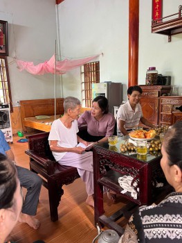 Thăm hỏi và tặng quà gia đình CBGVNV có thân nhân là thương binh